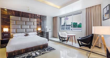 Aura One Hotel