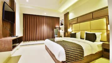 Executive-huone | Tallelokero huoneessa, työpöytä, lisävuoteet, ilmainen Wi-Fi