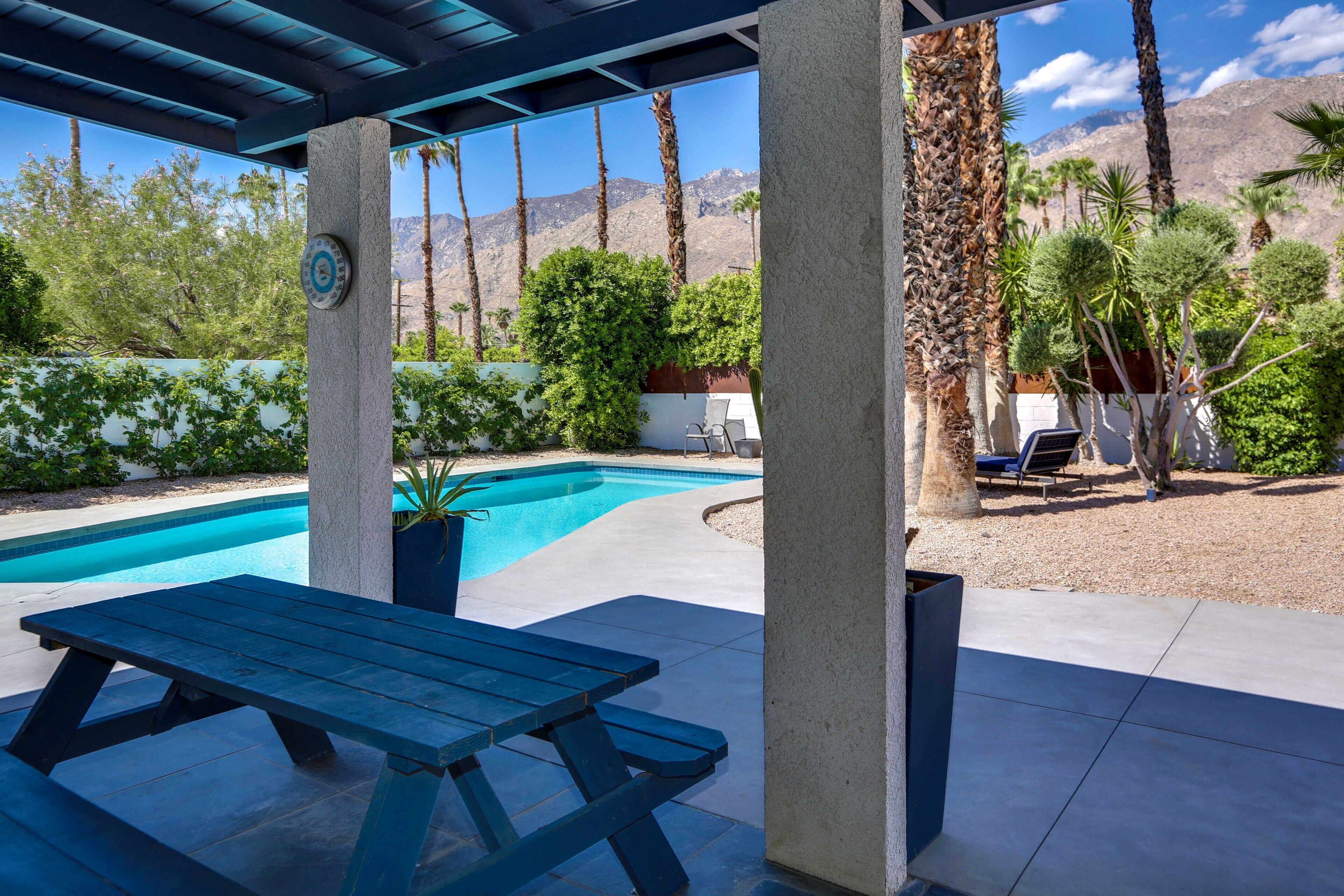 حمّام سباحة خارجي، حمّام سباحة مُدفَّأ