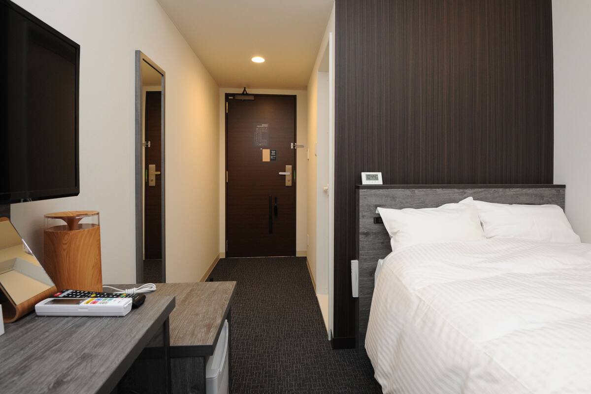 single room, non smoking | desk, free wifi, bed sheets