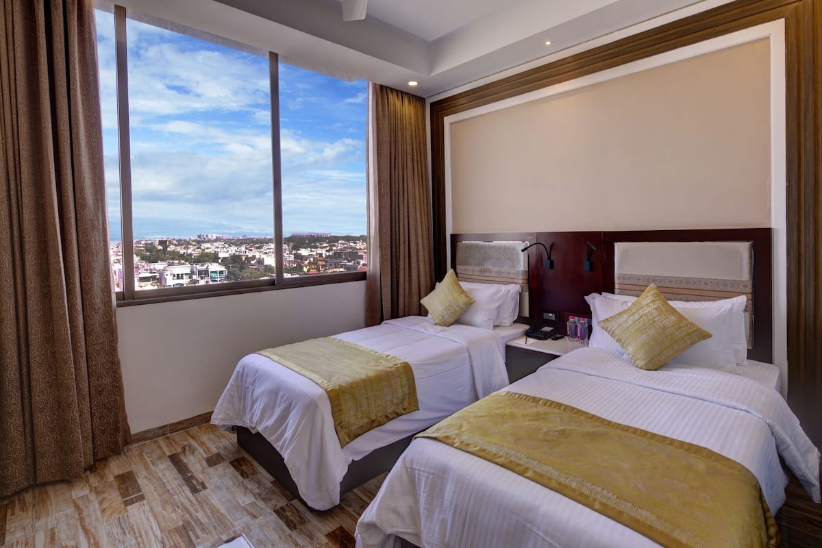 1 bedroom, hypo-allergenic bedding, down comforters, minibar