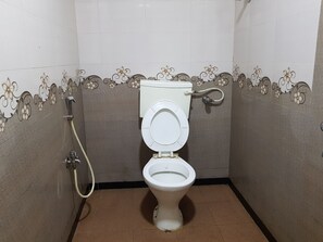 Chuveiro, ducha de hidromassagem, produtos de toalete grátis