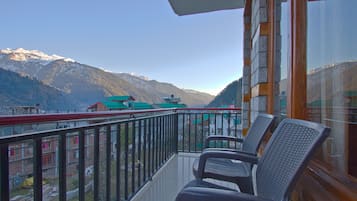 Superior Room, Hill View | Balcony view