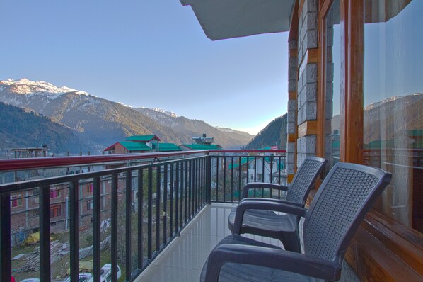 Balcony view - Rockland Inn (Manali)