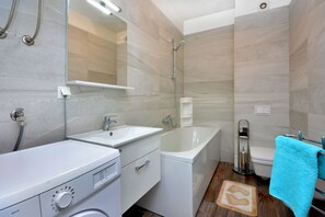 Panoramic Apartment, Multiple Beds, Sea View | Bathroom | Shower, towels - Luxury Apartment Mio (Podstrana)
