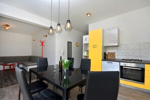 Panoramic Apartment, Multiple Beds, Sea View | Private kitchen | Fridge, oven, stovetop, dishwasher - Luxury Apartment Mio (Podstrana)