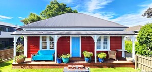 Front of property - Rewa House ~ city home, 3 bedrooms, walk to CBD (Christchurch)