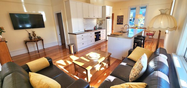 Spacious 3 Bedroom Family Holiday Home | Living area