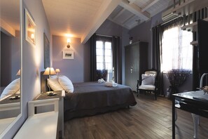 高档床上用品、特色装修、特色家居、办公桌