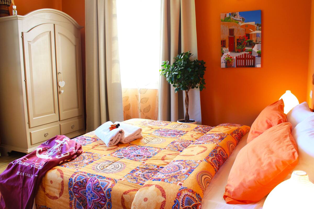 Ropa de cama de alta calidad y escritorio