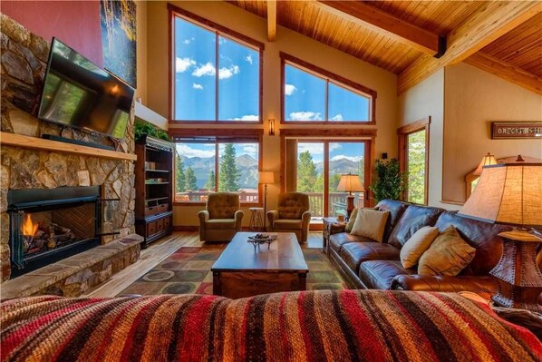 Superior House | BBQ/picnic area - Firelight Luxury (Breckenridge)