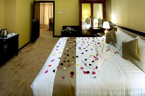 In-room safe, iron/ironing board, free WiFi, bed sheets - City Point Hotel (Manama)