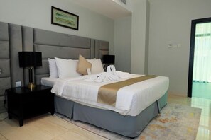 客房内保险箱、熨斗/熨衣板、免费 WiFi、床单