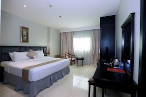In-room safe, iron/ironing board, free WiFi, bed sheets - City Point Hotel (Manama)