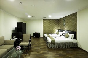 Safe på rommet, strykejern/-brett, wi-fi (inkludert) og sengetøy