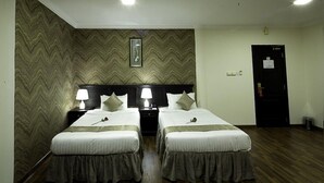 In-room safe, iron/ironing board, free WiFi, bed sheets - City Point Hotel (Manama)