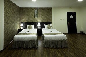 In-room safe, iron/ironing board, free WiFi, bed sheets - City Point Hotel (Manama)