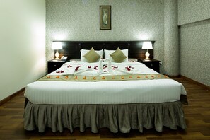 In-room safe, iron/ironing board, free WiFi, bed sheets - City Point Hotel (Manama)