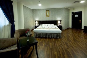 In-room safe, iron/ironing board, free WiFi, bed sheets - City Point Hotel (Manama)