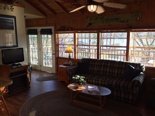 Vintage Cottage on Lake!<br>Fish Camp Cabin<br>FREE kayak, canoe & bike use!<br>