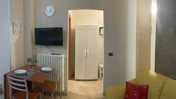 Angy Home | Area soggiorno | Smart TV 32 pollici con canali digitali