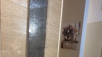 Angy Home | Area soggiorno | Smart TV 32 pollici con canali digitali