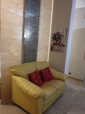 Angy Home | Living area | 32-inch Smart TV with digital channels - Masangy's Studio (San Giacomo degli Schiavoni)