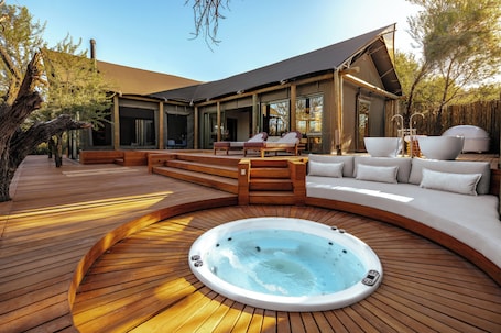 Exterior. Kuganha Luxury Tented Camp