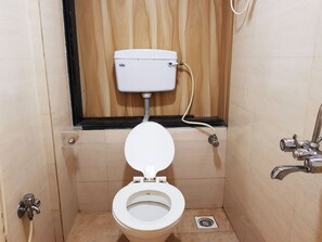 Standard Double Room | Bathroom
