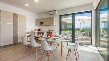 Luxury Villa, 4 Bedrooms, Private Pool, Sea View | In-room dining