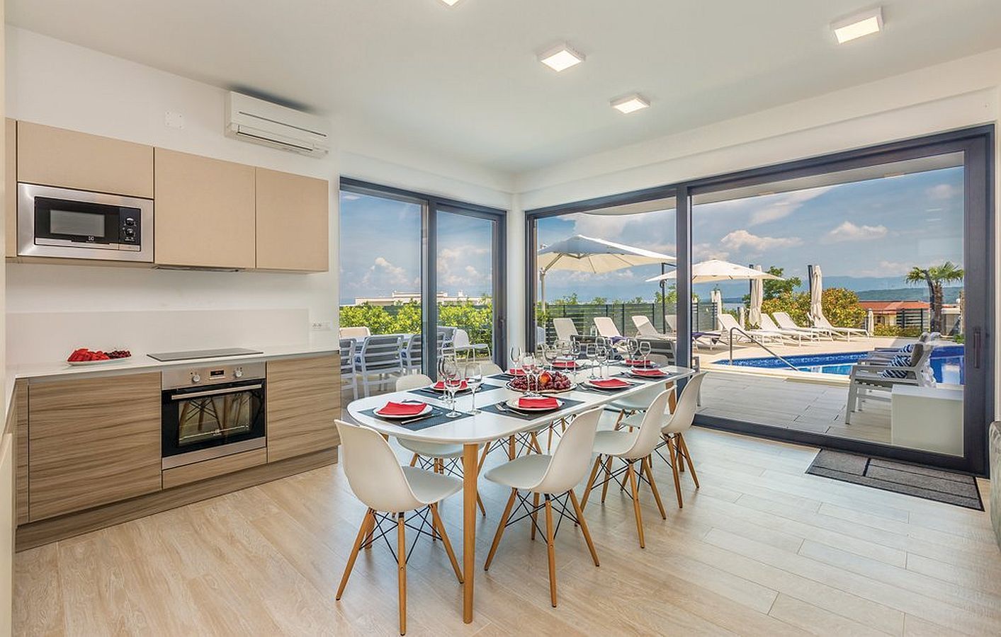 Luxury Villa, 4 Bedrooms, Private Pool, Sea View | In-room dining