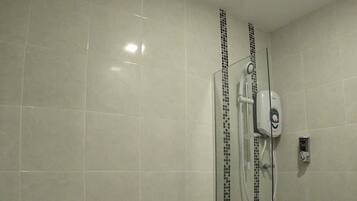 Shower, free toiletries, bidet, towels