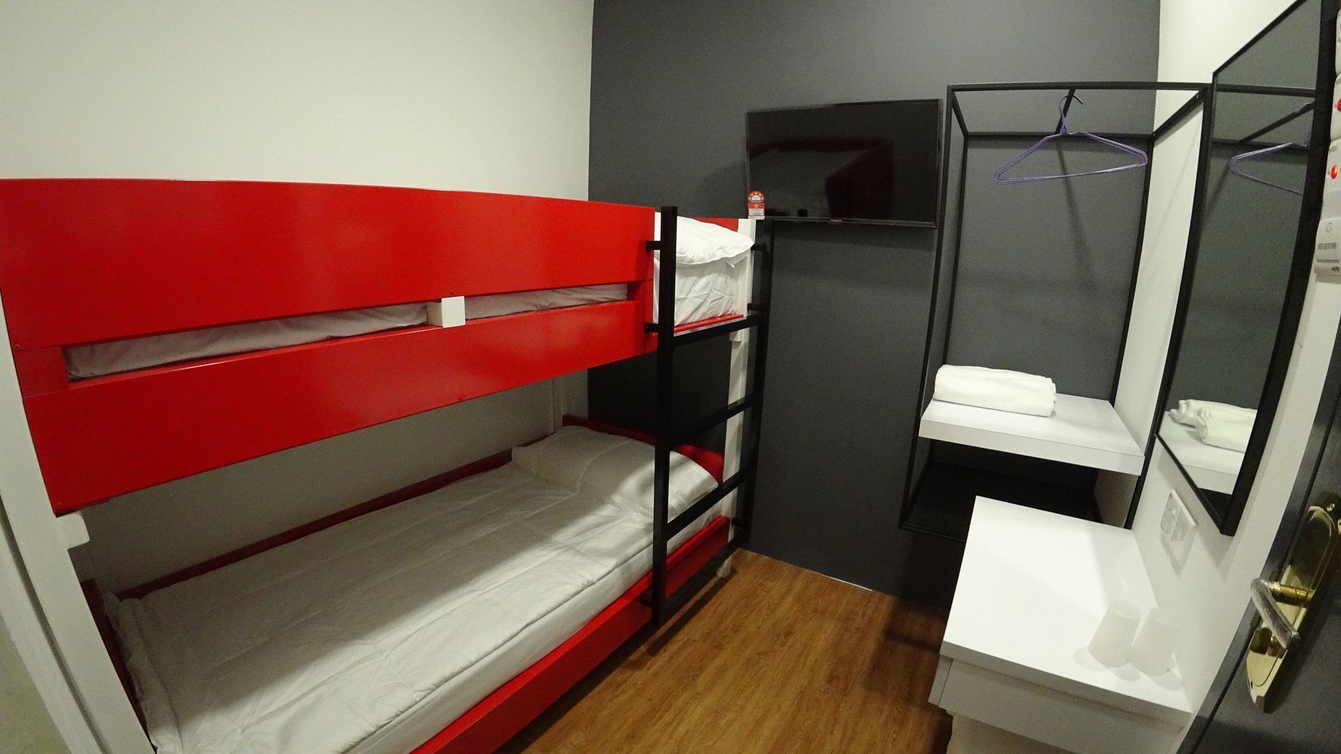 Escritorio, camas plegables/adicionales, wifi gratis y ropa de cama 