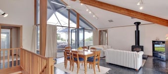 Views on Court - 2 View Court