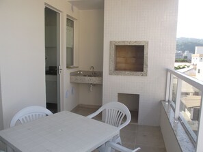 Outdoor dining - cod: 206, 2 bedroom apartment close to the beach (Bombas)