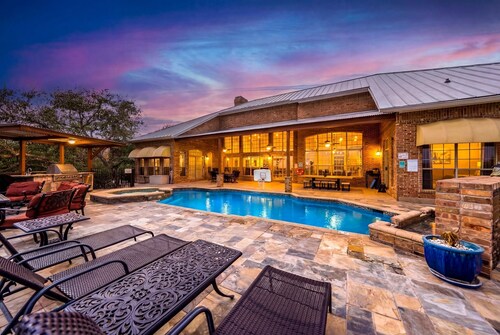 Experience Vista Grande: 4600 sq ft. of Luxury - Heatable Pool and City Views