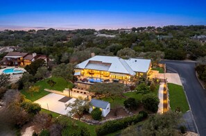 Exterior - Experience Vista Grande: 4600 sq ft. of Luxury - Heatable Pool and City Views (Helotes)