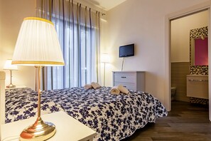 LÀgenhet Classic - 1 sovrum - balkong (1) | 1 sovrum, individuell inredning, unika möbler och skrivbord