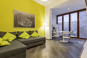 Appartement classique, 1 chambre, terrasse (2) | Aire de séjour | Téléviseur