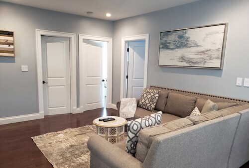 Beautiful renovated 3 bedroom apt near Boston.