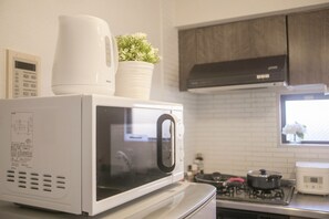 Tennoji Room C02 | Microwave