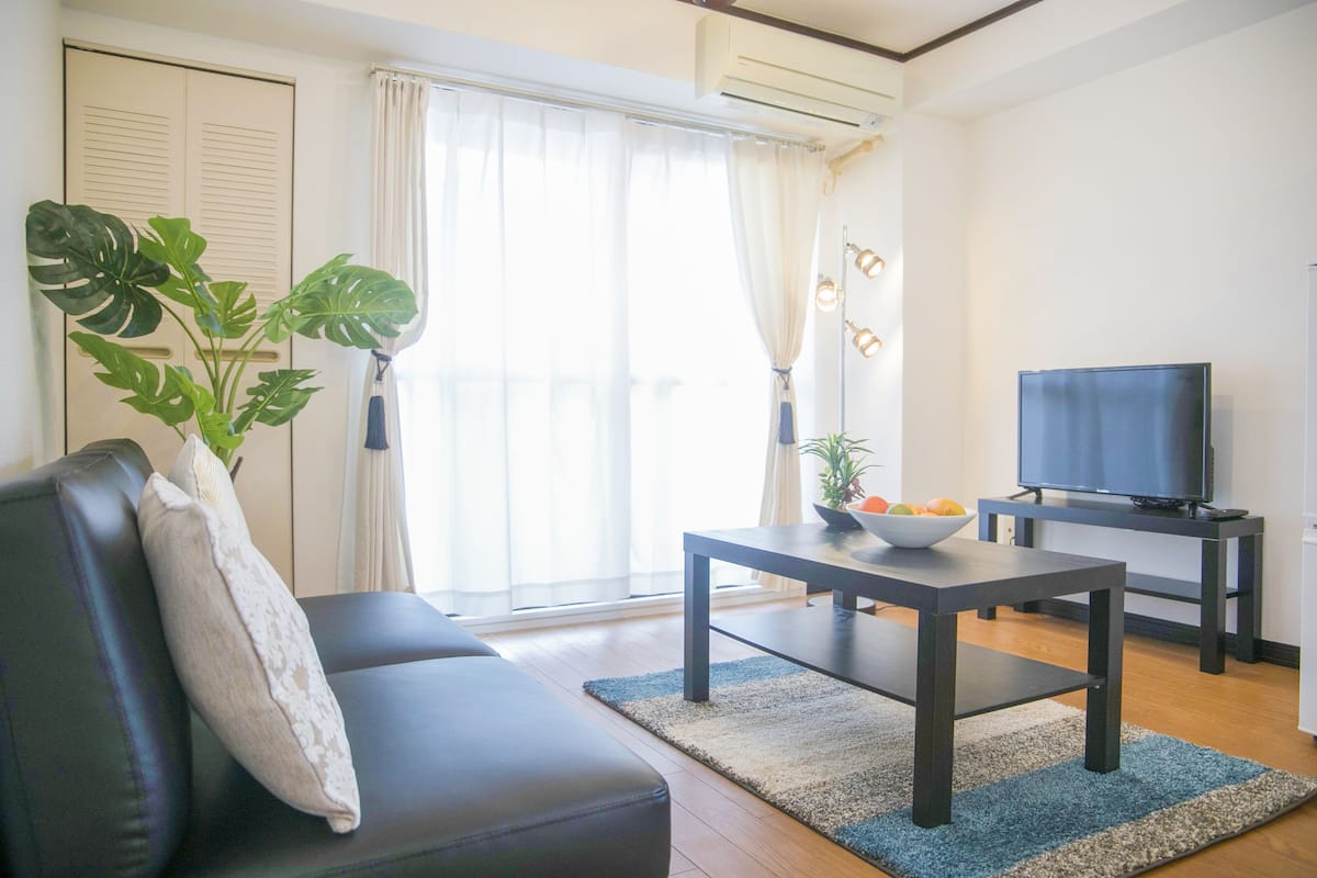Familienapartment (Tennoji, D05) | Wohnzimmer | 32-Zoll-Flachbildfernseher mit Digitalempfang, Fernseher