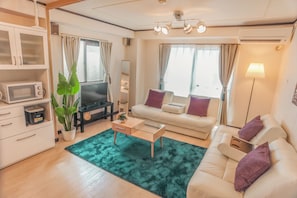 Tennoji Room E01 | Living room
