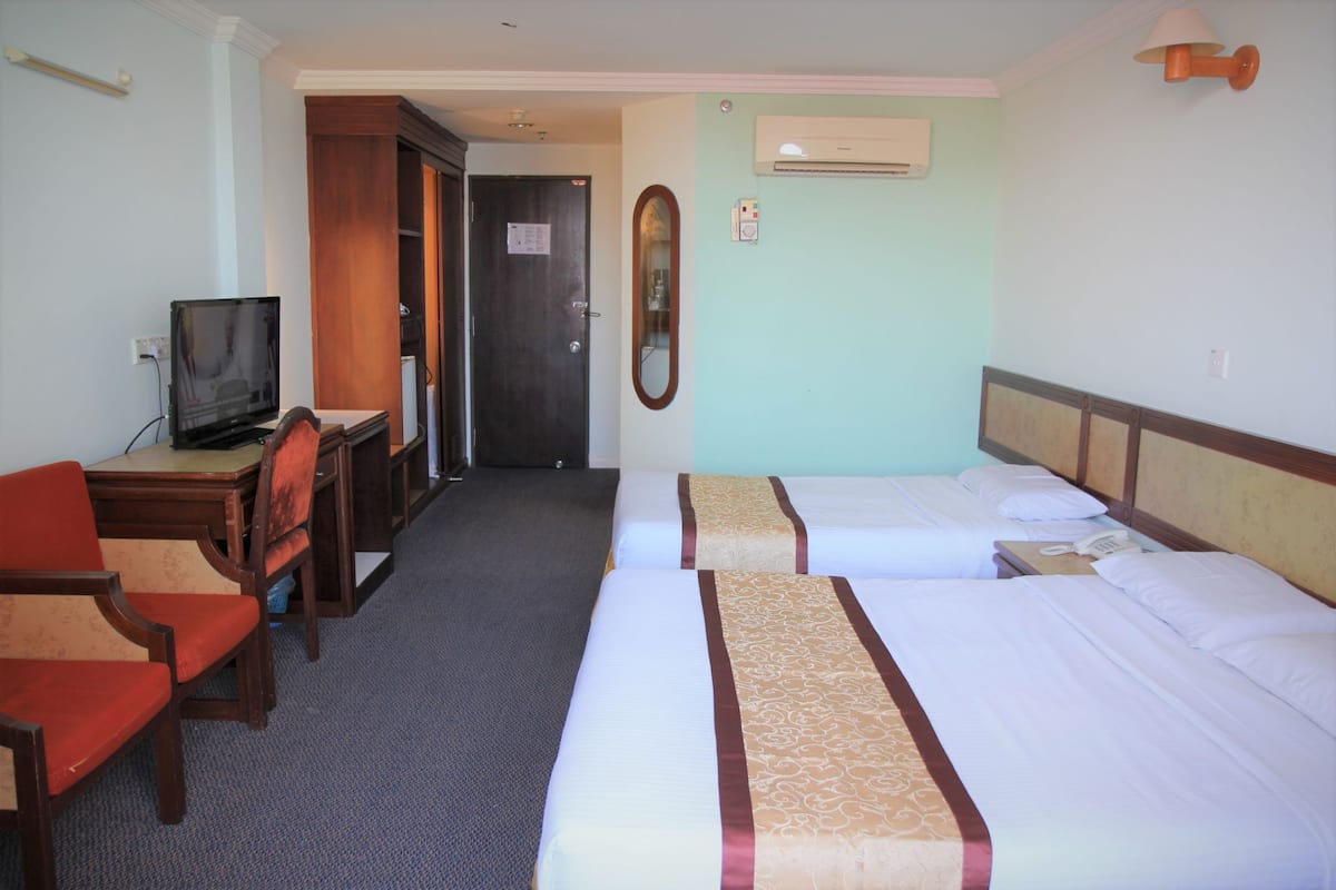 superior quadruple room | desk, free wifi