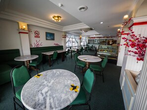 تناول الطعام