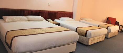 Deluxe Triple Room, Multiple Beds | Desk, free WiFi