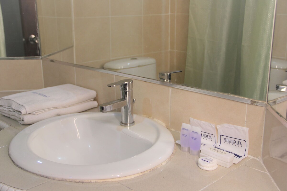 Shower, slippers, bidet, towels