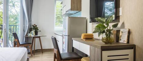 Appartement | Cuisine privée | Réfrigérateur, micro-ondes, plaque de cuisson, bouilloire électrique