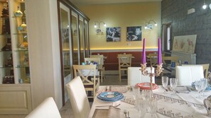 Desayuno de cocina local incluido todos los días