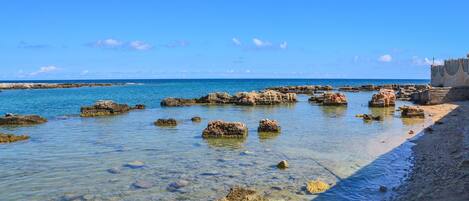 Tæt på stranden, hvidt sand